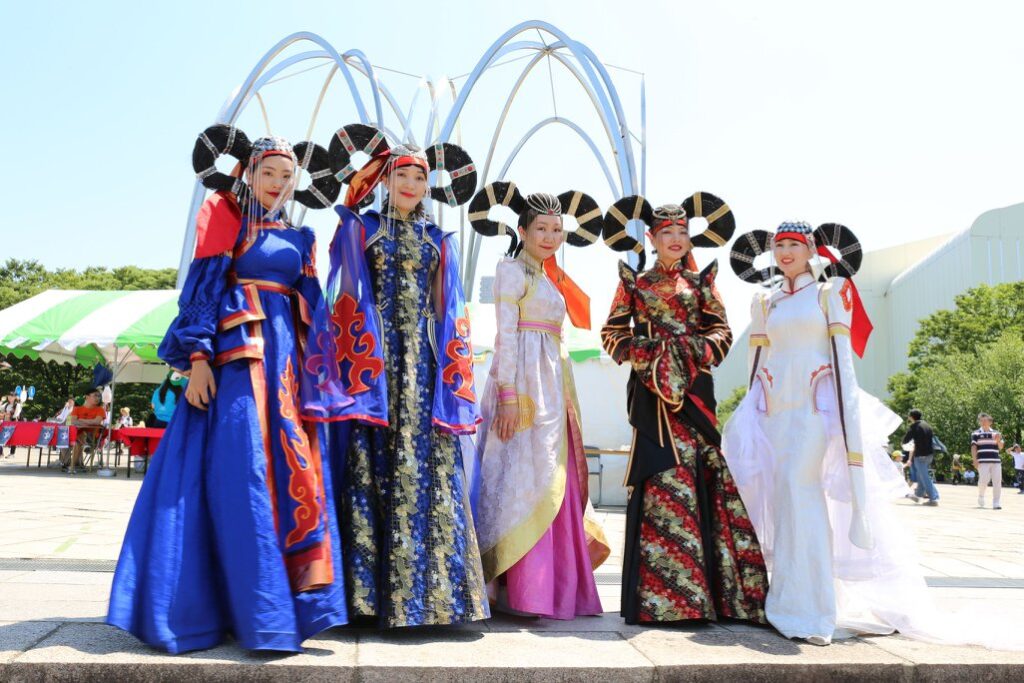 ハワリンバヤル　モンゴル春祭りのファッションショー