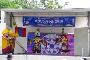 ハワリンバヤル　モンゴル春祭りの踊り